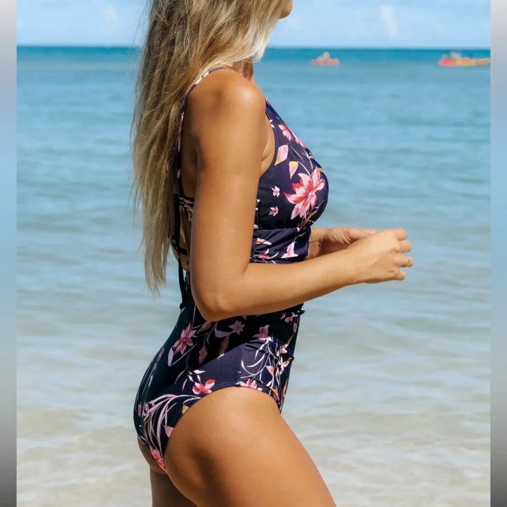 Cupshe Swim Blue‎ Floral One Piece Halter Top Ruched Keyhole X-Small NWT